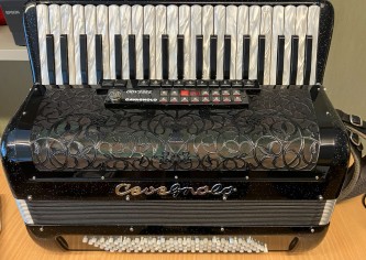 Cavagnolo Odyssee stemmeløst trekkspill Digitalt  pianosystem med original koffert. Nydelig spill. Kun 7,8kg